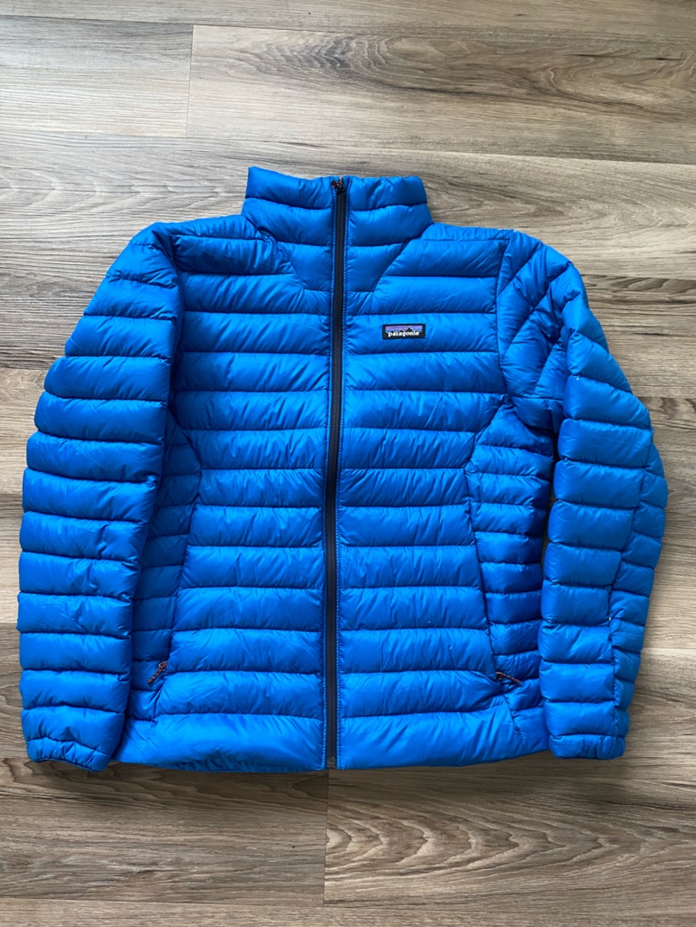 Patagonia men’s Down Blue Jacket with Multicolor Logo Patch